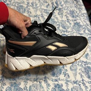 EUC REEBOK ZIGS SIZE 8